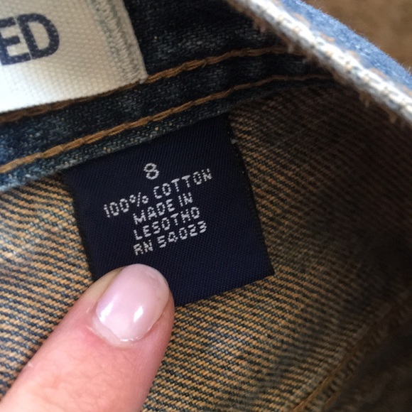 •Gap Cropped Jeans• - Picture 3 of 6